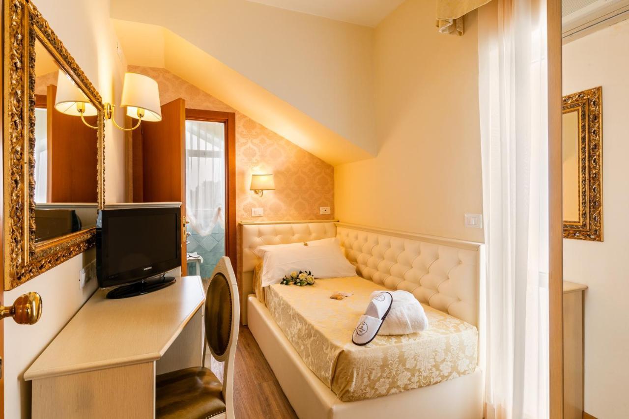 Hotel Mazzanti Milano Marittima Exterior foto